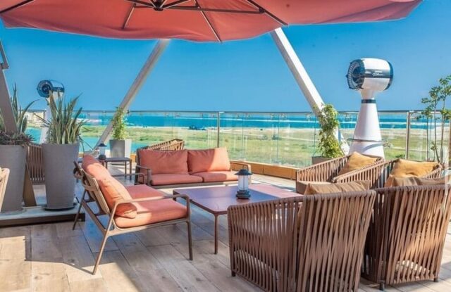 Túraká Lagos is a restaurant located at 1637 Adetokunbo Ademola Street, Victoria Island, Lagos, offering a blend of traditional Nigerian flavors and modern fusion cuisine